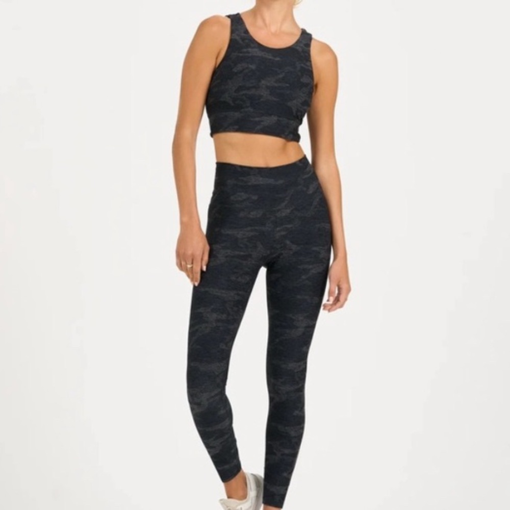 NWT Vuori Elevation Bra Black Camo